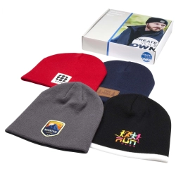 Pudełko z czapkami typu beanie